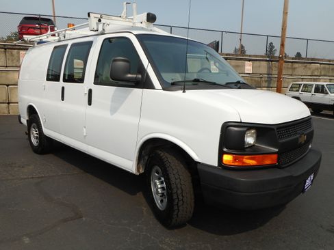 Used 2016 Chevrolet Express 2500 RWD image 1