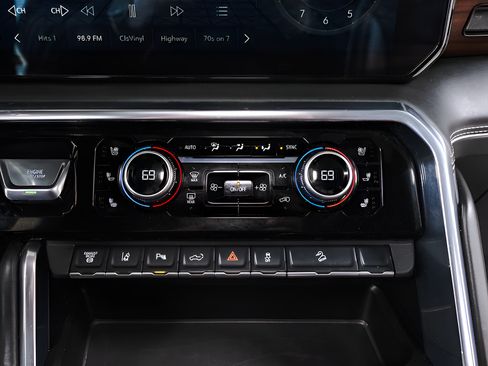 Used 2025 GMC Sierra 2500 Denali Ultimate AWD/4WD image 24