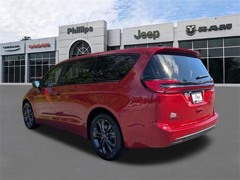New 2026 Chrysler Pacifica Select image 6