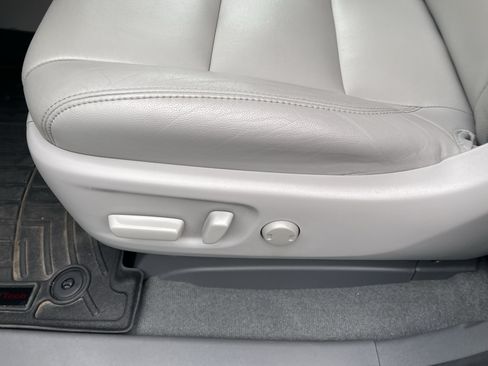 Certified 2020 Toyota Sienna XLE FWD image 17