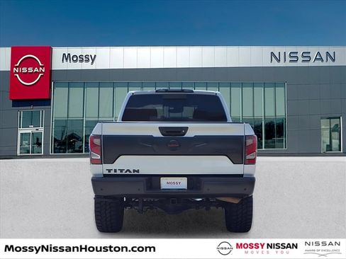 Used 2020 Nissan Titan PRO-4X w/ Pro-4x Convenience Package image 7