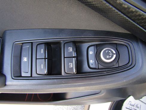 Used 2020 Subaru Crosstrek 2.0i Premium image 11