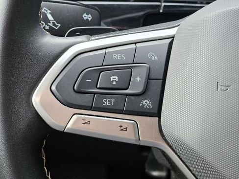 Used 2025 Volkswagen Atlas SE FWD image 17
