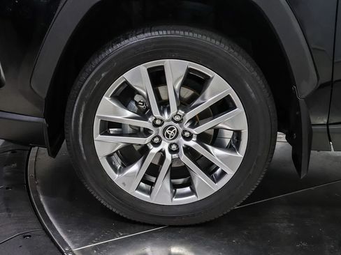 Used 2022 Toyota RAV4 XLE Premium FWD image 9