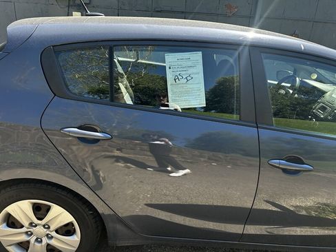Used 2016 Kia Forte LX FWD image 10