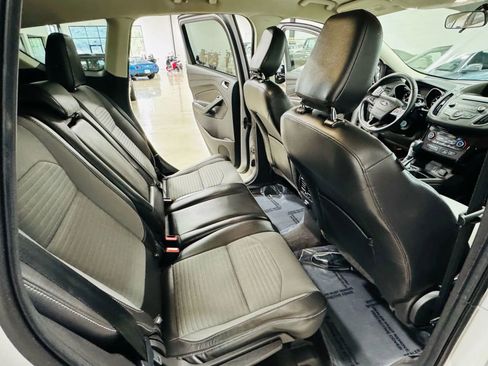 Used 2018 Ford Escape SE w/ SE Sport Appearance Package image 12