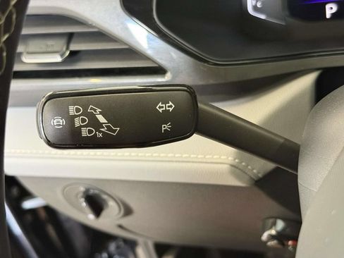Used 2023 Volkswagen Taos SEL AWD/4WD image 28