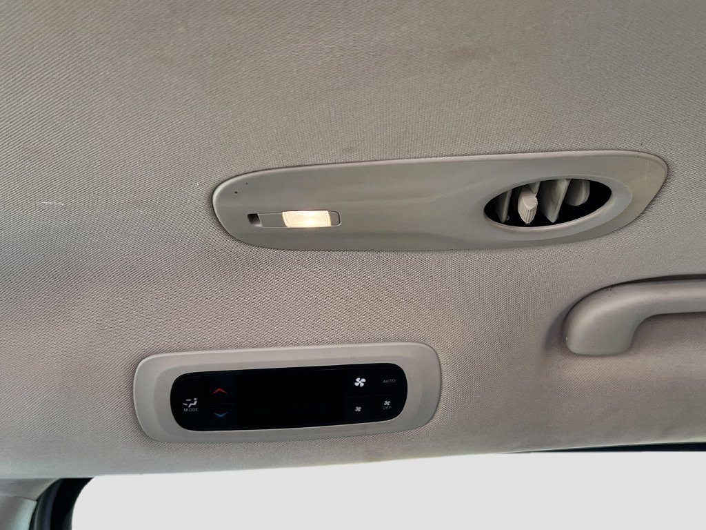 Used 2024 Chrysler Pacifica Limited FWD image 25