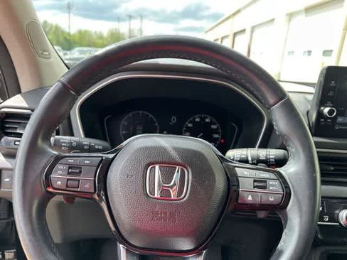 Used 2023 Honda Pilot Touring image 11