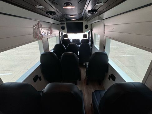 Used 2019 Mercedes-Benz Sprinter 2500 image 27