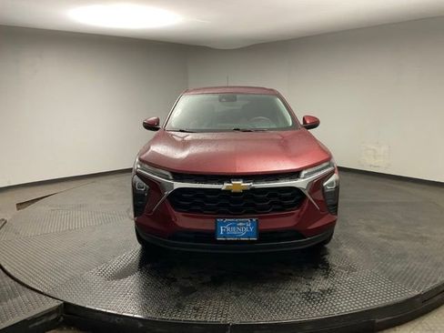 Certified 2024 Chevrolet Trax LS w/ LS Convenience Package FWD image 2