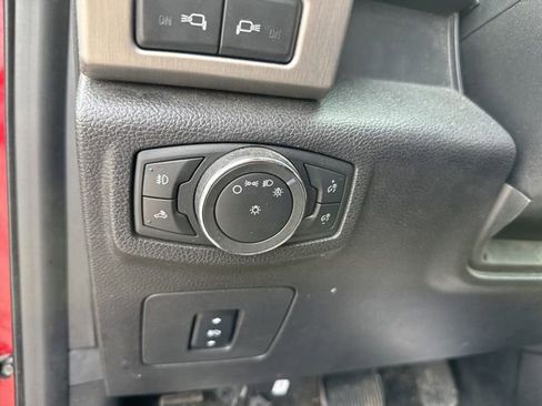 Used 2015 Ford F150 Platinum w/ Equipment Group 701A Luxury AWD/4WD image 18