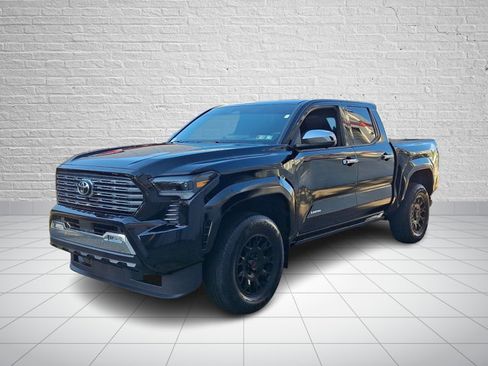 Used 2025 Toyota Tacoma Limited AWD/4WD image 3