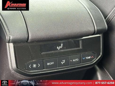 Used 2023 Toyota Highlander XLE image 17