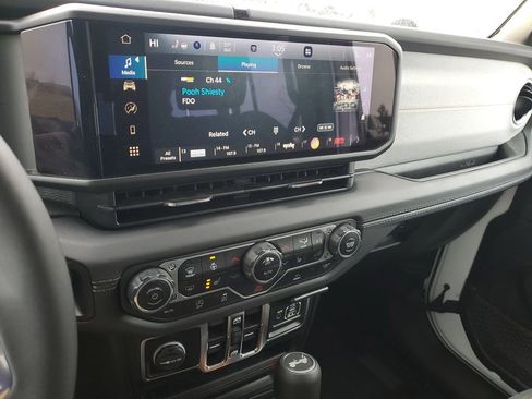 Certified 2025 Jeep Wrangler Sahara image 26