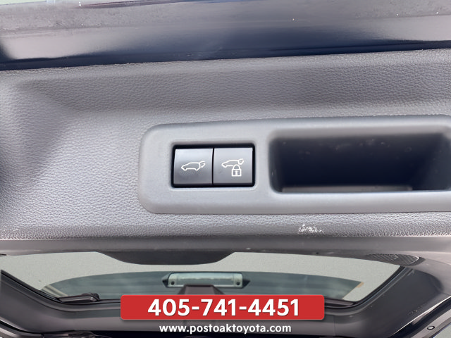 Used 2023 Toyota Sequoia Capstone AWD/4WD image 44
