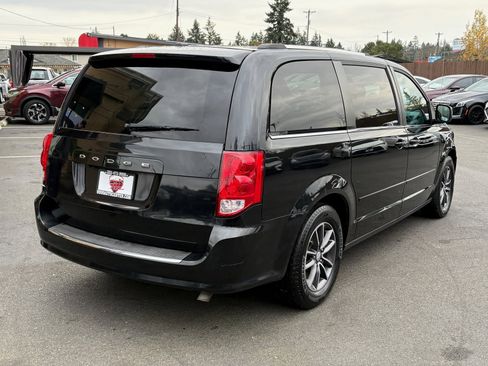 Used 2017 Dodge Grand Caravan SXT image 7