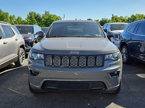 Used 2019 Jeep Grand Cherokee Altitude AWD/4WD image 3