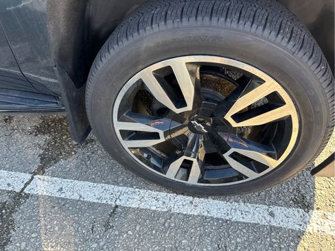 Used 2019 Chevrolet Tahoe LT w/ RST Edition image 5