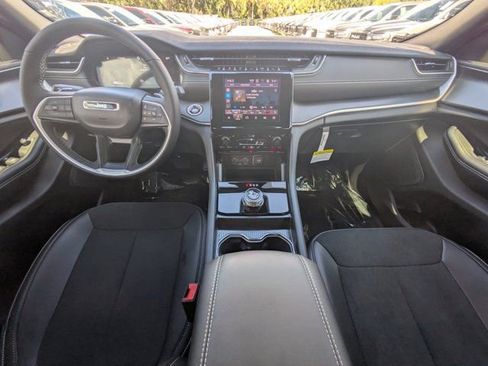 New 2025 Jeep Grand Cherokee Altitude AWD/4WD image 13