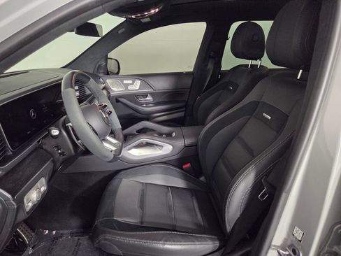 Used 2025 Mercedes-Benz GLS 63 AMG 4MATIC image 9