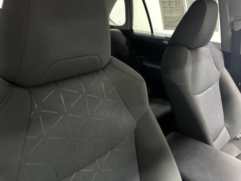 Used 2025 Toyota RAV4 XLE AWD/4WD image 37