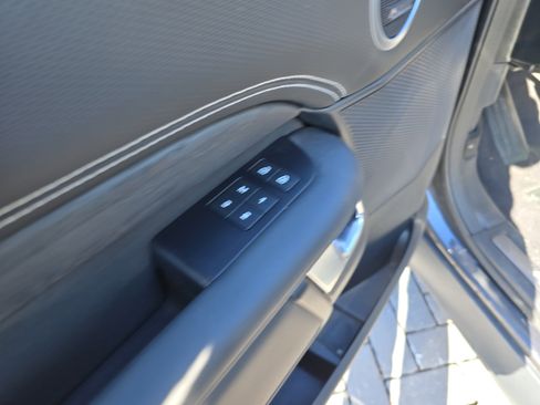 Certified 2021 Land Rover Discovery HSE R-Dynamic image 21