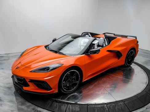 Used 2021 Chevrolet Corvette Stingray Premium Conv w/ Z51 Performance Package image 4