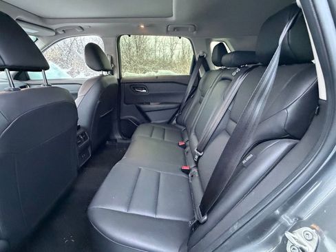 Used 2023 Nissan Rogue SV w/ SV Premium B Package image 11