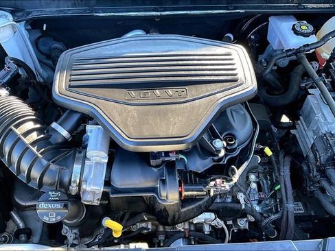 Used 2022 GMC Acadia AT4 w/ Technology Package image 28