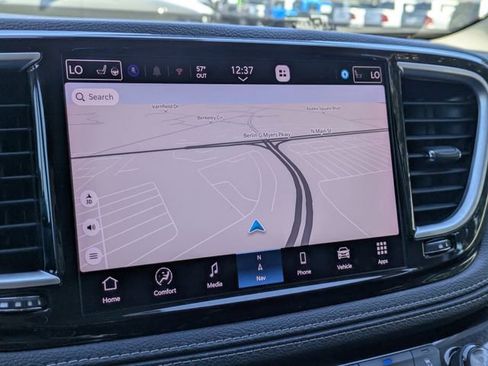 Used 2023 Chrysler Pacifica Limited image 26