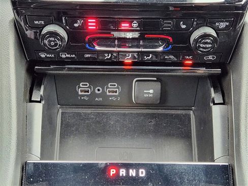 Used 2024 Jeep Grand Cherokee L Laredo image 17