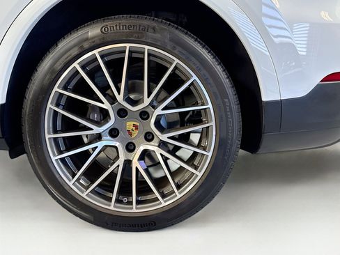 Certified 2022 Porsche Cayenne image 25