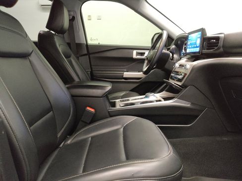 Used 2021 Ford Explorer XLT w/ Equipment Group 202A RWD image 21