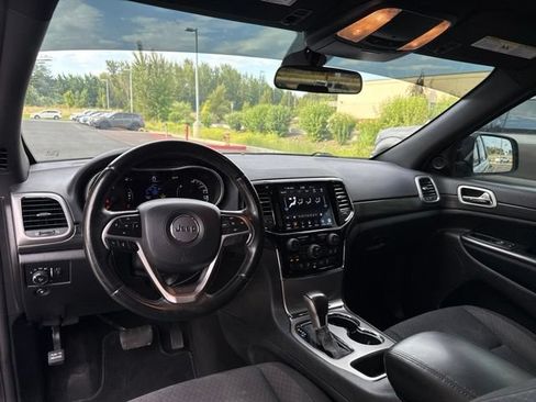 Used 2020 Jeep Grand Cherokee Laredo AWD/4WD image 20