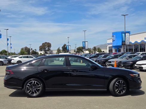 Used 2025 Honda Accord SE image 8
