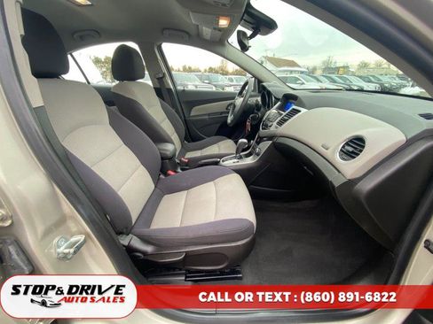 Used 2014 Chevrolet Cruze LS image 16