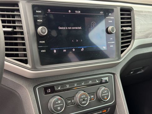 Used 2021 Volkswagen Atlas Cross Sport SE w/ Panoramic Sunroof Package FWD image 20
