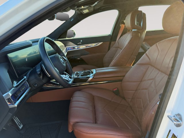 Certified 2026 BMW 750e xDrive AWD/4WD image 9