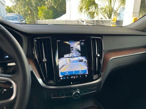 Used 2025 Volvo V60 B5 Cross Country Plus image 17