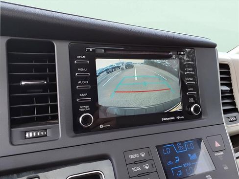 Used 2019 Toyota Sienna XLE image 19