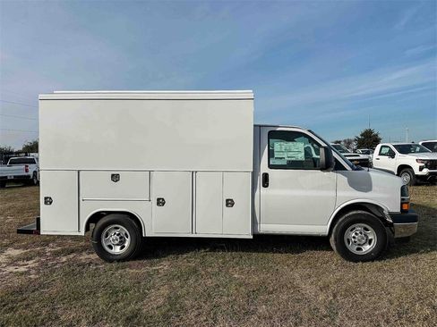 New 2025 Chevrolet Express 3500 w/ Power Convenience Package image 5