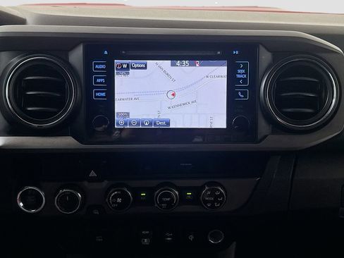 Used 2018 Toyota Tacoma TRD Sport AWD/4WD image 16
