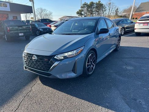 Used 2024 Nissan Sentra SR w/ SR Premium Package FWD image 2
