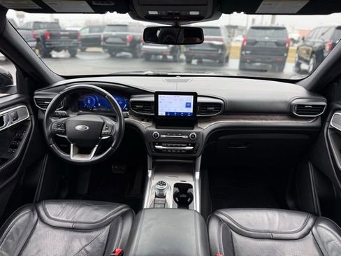 Certified 2020 Ford Explorer Platinum image 2