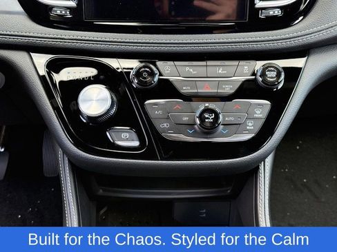 New 2026 Chrysler Pacifica Limited w/ S Appearance Package image 10