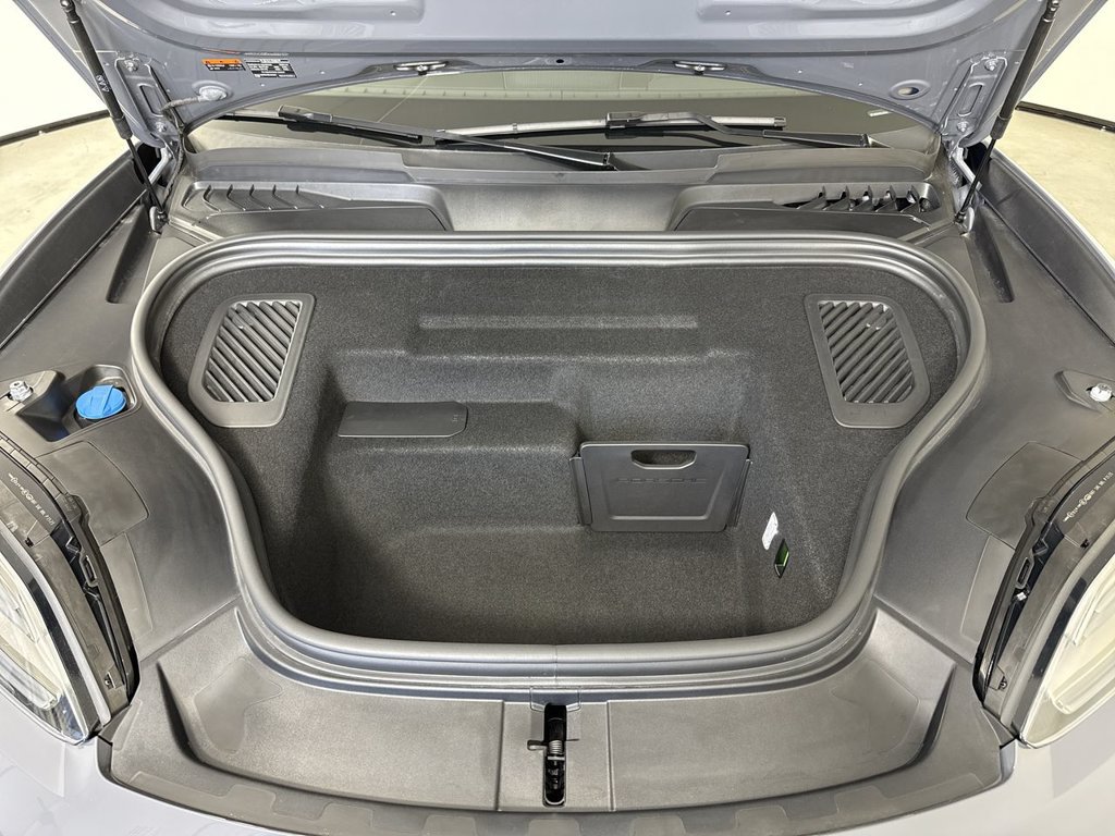 Certified 2025 Porsche Macan Electric RWD image 22