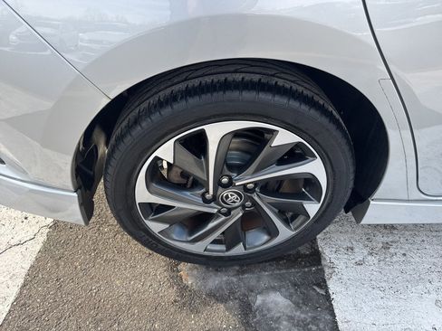 Used 2017 Toyota Corolla iM image 11