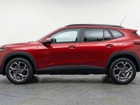 Used 2025 Chevrolet Trax LT w/ LT Convenience Package image 5