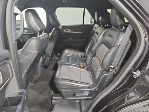Used 2025 Ford Explorer ST-Line w/ ST-Line Street Pack AWD/4WD image 25